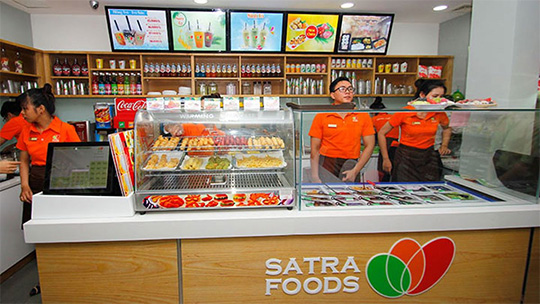 Cửa hàng Satrafoods đầu tiên tích hợp bán thức ăn nhanh
